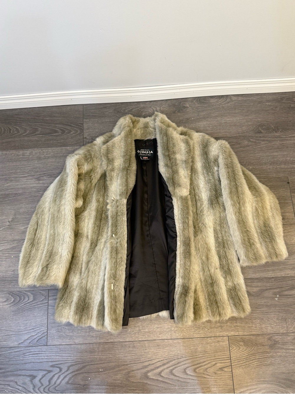 Vintage Olympia Limited USA Gray Faux Fur Jacket Size Large Made in USA
